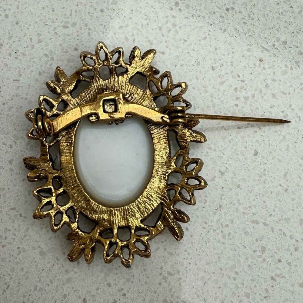 Vintage Rose Cameo Brooch Gold Tone Ceramic - Picture 4 of 6